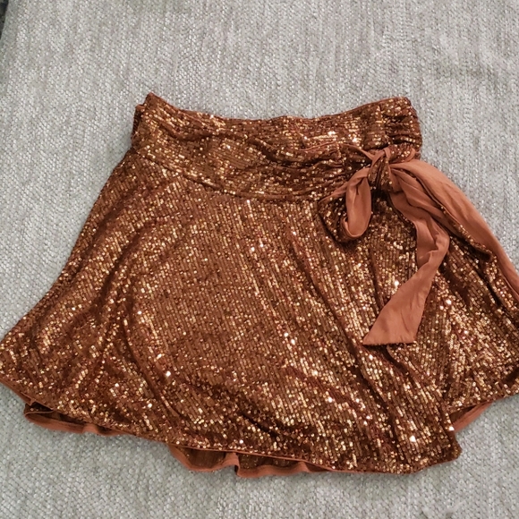 Free People | Zuri Sequin Set in Bronze - Picture 4 of 9